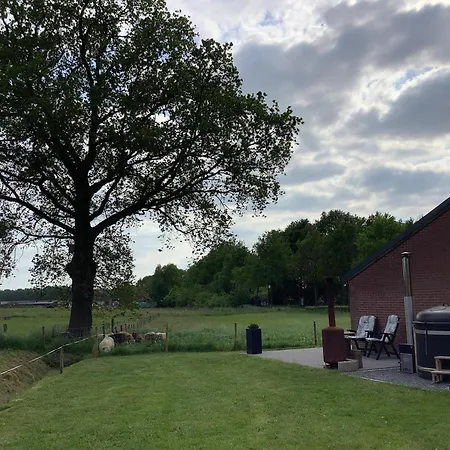 Dalem Met Hottub En Landelijk Σπίτι διακοπών