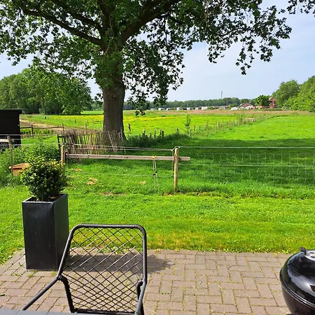 Dalem Met Of Zonder Hottub En Landelijk Semesterbostad