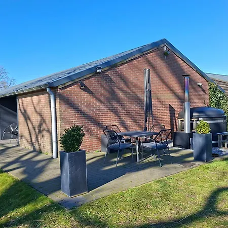 Dalem Met Of Zonder Hottub En Landelijk Ferienhaus *
